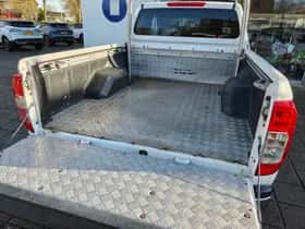 Nissan Navara (2017) thumbnail 10