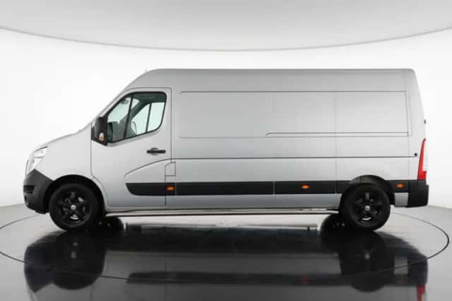 Nissan INTERSTAR (2023) thumbnail 3