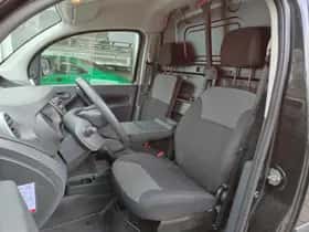 Nissan NV250 (2021) thumbnail 4