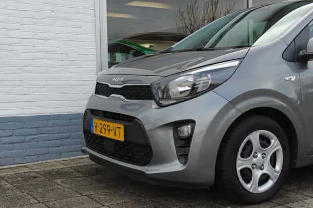 Kia Picanto (2022) thumbnail 3