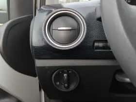 Volkswagen Up (2021) thumbnail 23