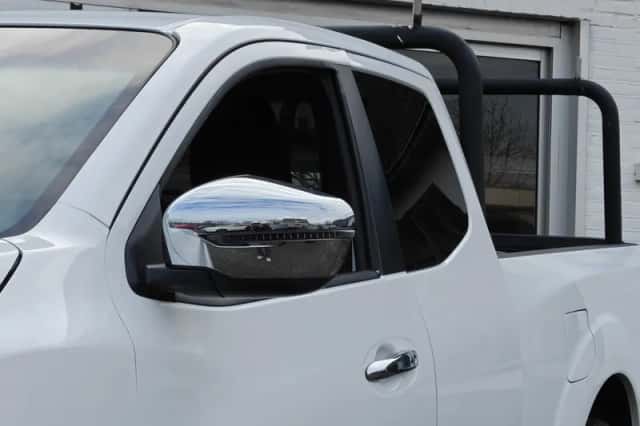 Nissan Navara (2016) thumbnail 2