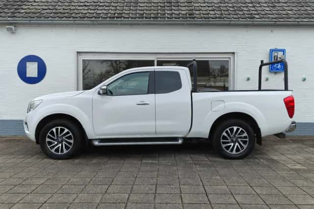 Nissan Navara (2016) thumbnail 3
