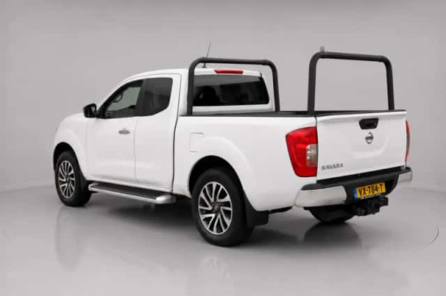 Nissan Navara (2016) thumbnail 3