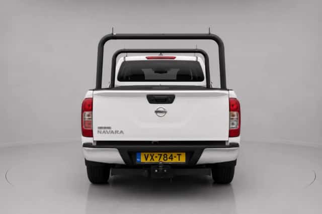 Nissan Navara (2016) thumbnail 4