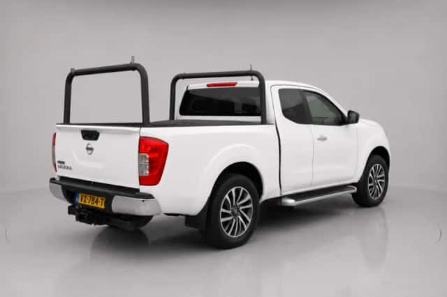 Nissan Navara (2016) thumbnail 5