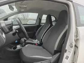 Toyota Aygo (2020) thumbnail 3