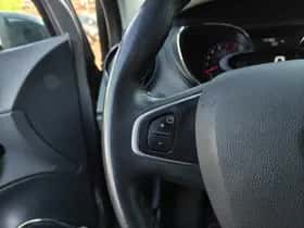 Renault Captur (2016) thumbnail 21