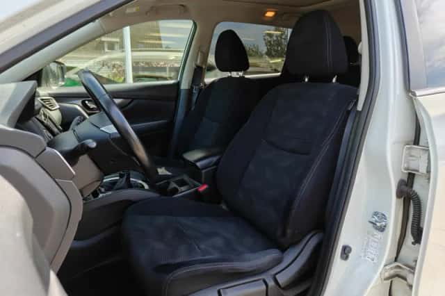 Nissan X-Trail (2017) thumbnail 3