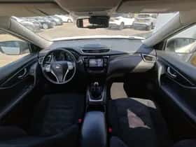 Nissan X-Trail (2017) thumbnail 4