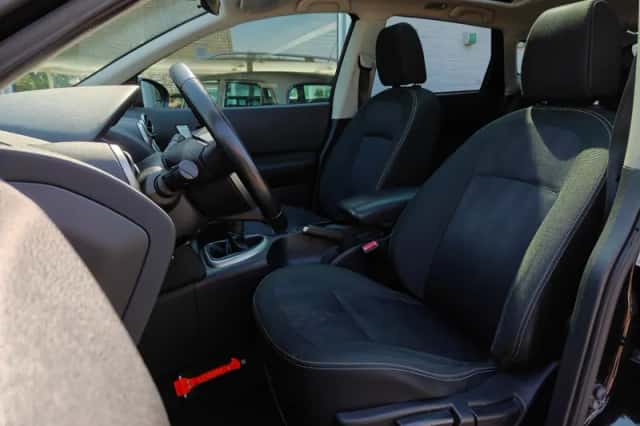Nissan Qashqai (2012) thumbnail 3