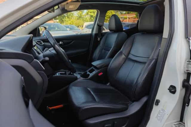Nissan Qashqai (2015) thumbnail 3