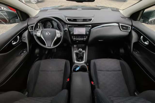 Nissan Qashqai (2017) thumbnail 4