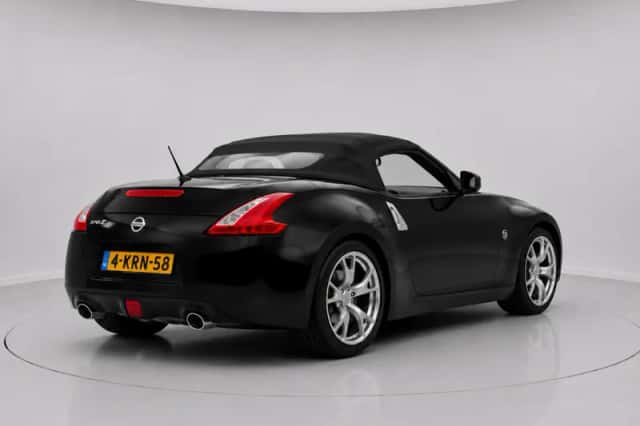 Nissan 370Z (2013) thumbnail 2