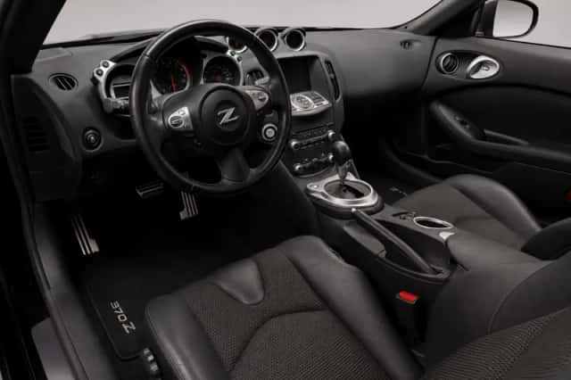 Nissan 370Z (2013) thumbnail 3