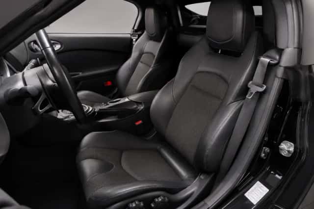 Nissan 370Z (2013) thumbnail 4