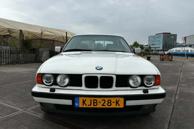 BMW 5-Serie (1993) thumbnail 2