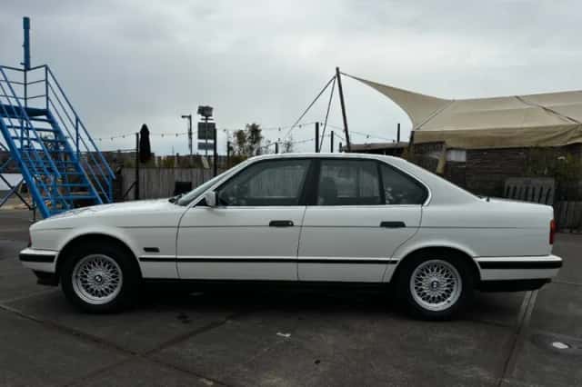 BMW 5-Serie (1993) thumbnail 3