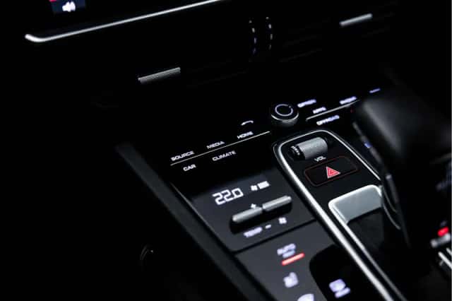 Porsche Cayenne (2019) thumbnail 56