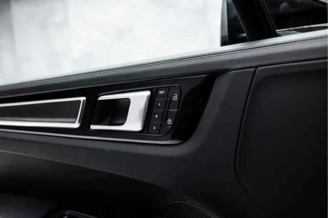 Porsche Cayenne (2019) thumbnail 28