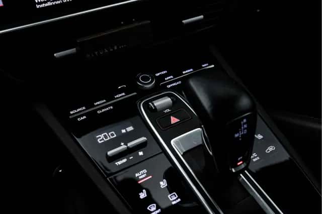 Porsche Cayenne (2019) thumbnail 49