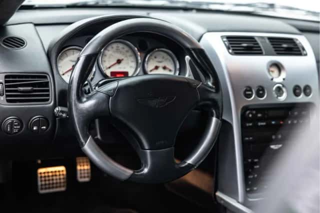 Aston Martin V12 Vanquish (2002) thumbnail 16