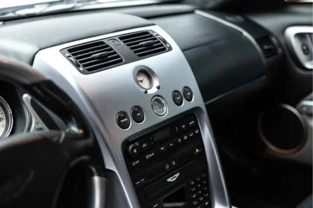 Aston Martin V12 Vanquish (2002) thumbnail 18