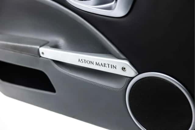 Aston Martin V12 Vanquish (2002) thumbnail 27