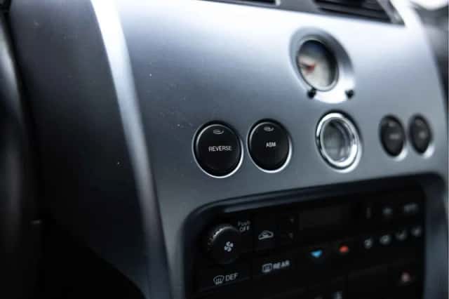 Aston Martin V12 Vanquish (2002) thumbnail 35