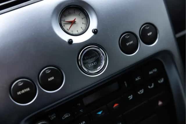 Aston Martin V12 Vanquish (2002) thumbnail 37