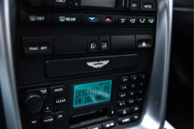 Aston Martin V12 Vanquish (2002) thumbnail 39
