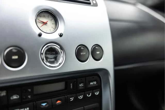 Aston Martin V12 Vanquish (2002) thumbnail 41