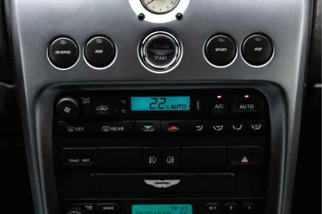 Aston Martin V12 Vanquish (2002) thumbnail 45