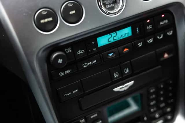 Aston Martin V12 Vanquish (2002) thumbnail 46