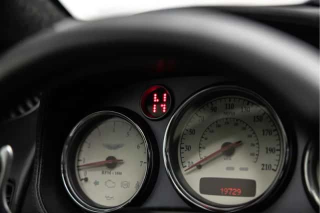 Aston Martin V12 Vanquish (2002) thumbnail 49