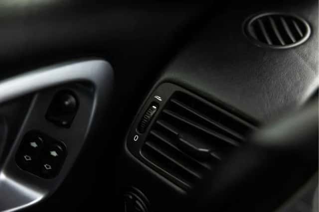 Aston Martin V12 Vanquish (2002) thumbnail 51