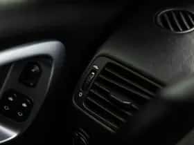 Aston Martin V12 Vanquish (2002) thumbnail 51