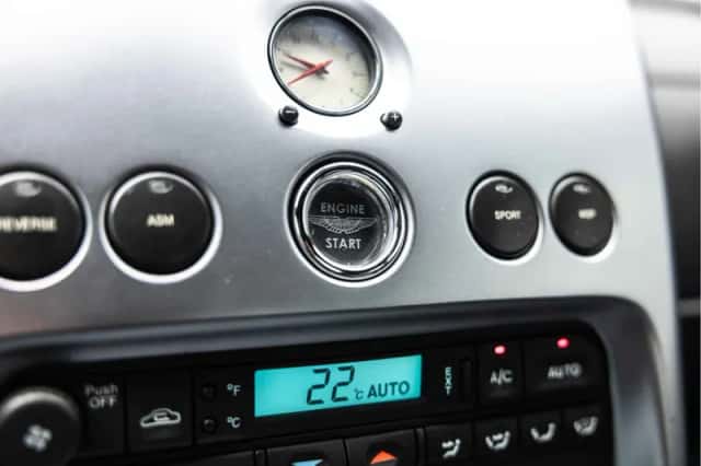 Aston Martin V12 Vanquish (2002) thumbnail 55