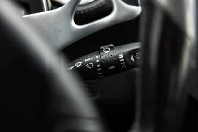 Aston Martin V12 Vanquish (2002) thumbnail 57