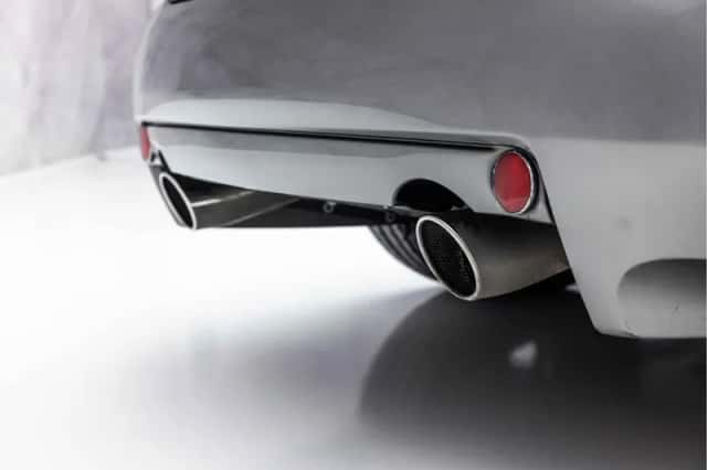 Aston Martin V12 Vanquish (2002) thumbnail 10