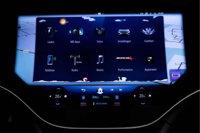 Mercedes-Benz EQS (2023) thumbnail 41