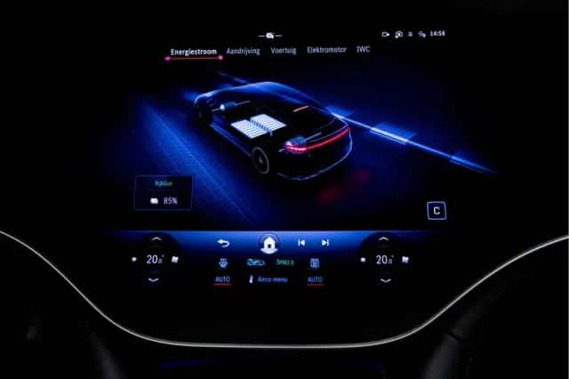 Mercedes-Benz EQS (2023) thumbnail 44
