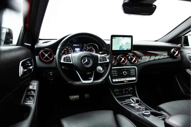 Mercedes-Benz GLA (2017) thumbnail 15