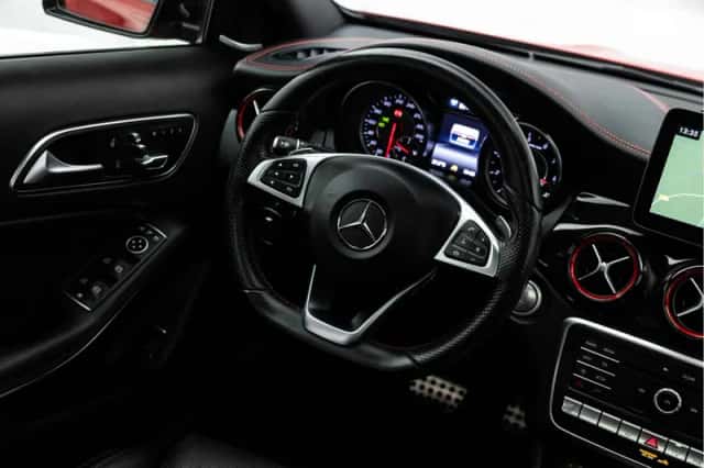 Mercedes-Benz GLA (2017) thumbnail 17