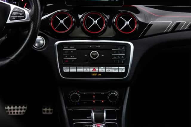 Mercedes-Benz GLA (2017) thumbnail 24