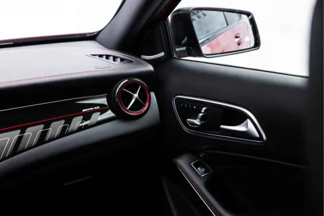 Mercedes-Benz GLA (2017) thumbnail 28