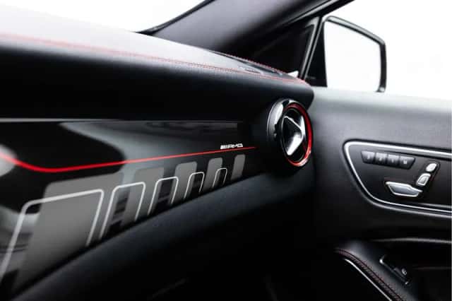 Mercedes-Benz GLA (2017) thumbnail 40