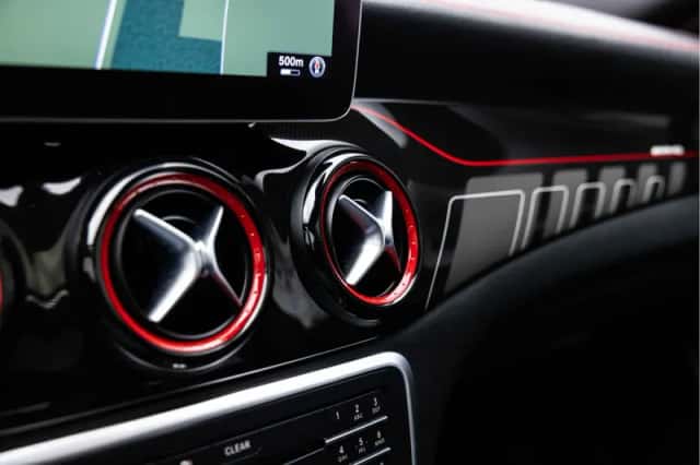 Mercedes-Benz GLA (2017) thumbnail 41
