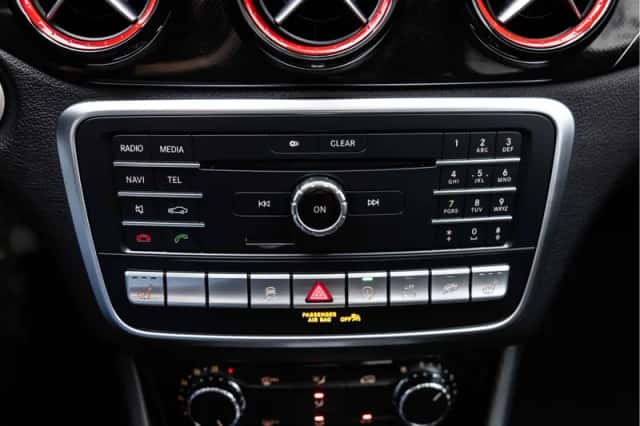 Mercedes-Benz GLA (2017) thumbnail 42