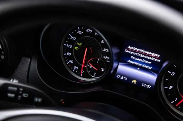 Mercedes-Benz GLA (2017) thumbnail 51